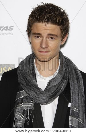 LOS ANGELES - január 22: Callan McAuliffe a 2011-es napot USA Ausztrália hét LA fekete nyakkendő gála: a