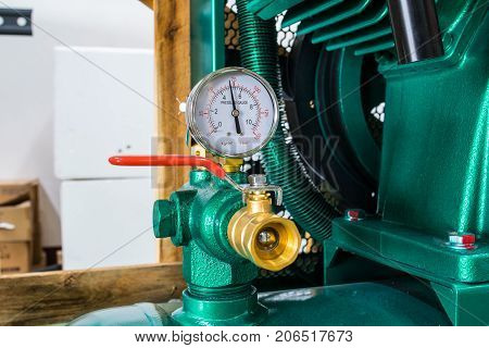 Presure gauge gage in stall in a pressureed tank of an air pump machine