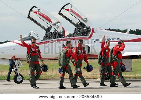 Turkish Stars Pilots
