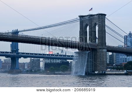 Brooklyn Bridge - Waterfalls - Nyc