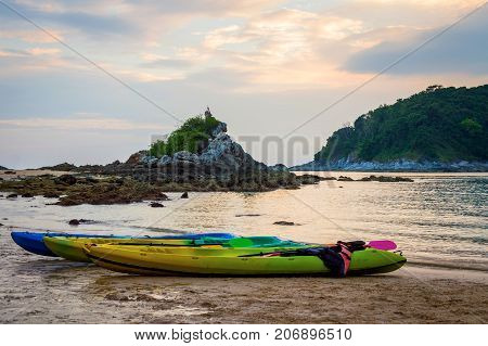 The Small Speedboat Is Mooring In The Wavy Sea Near The Shore With The Background Of The Sea Horizon