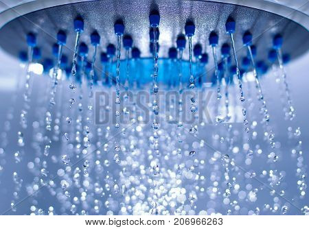 shower head with flowing drops and streams of water