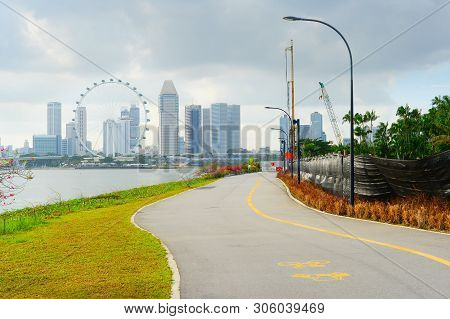 View Of Singapore Riverbank In Marina Barrage - Popular Place For Workout And Sport Exercises. Singa
