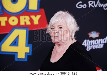 LOS ANGELES - JUN 11:  June Squibb at the 