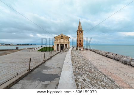 Embankment In Caorle With The Church, Day Foto