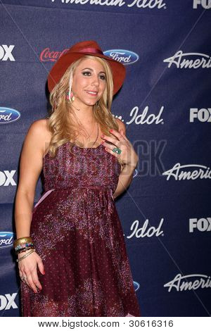 LOS ANGELES - MAR 1: Elise Testone på American Idol sæson 11 Top 13 fest på den Grove Park
