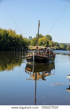 Beynac Et Cazenac, Dordogne, France - September 4, 2018: A Tourist Boat, In French Called Gabare, On