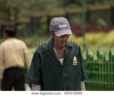 Bangalore, Karnataka India-june 04 2019 : Municipal Corporation Bangalore Or Bbmp Worker With Hat Or