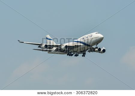 Airplane Landing At Bangkok Airport (bkk)