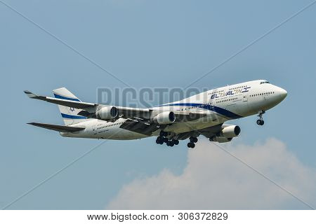 Airplane Landing At Bangkok Airport (bkk)