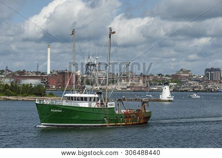 Fairhaven, Massachusetts, Usa - June 14, 2019: Commercial Fishing Boat Diligence Passing  Lighthouse