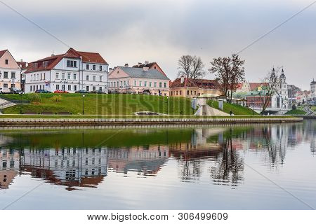 Minsk, Belarus - November 16, 2018: Traetskae Pradmestse Or Trinity Suburb On Svisloch River Bankin 