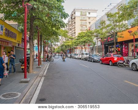 Shantou/china-30 March 2018:unacquainted People Of Tourist Walking On Shantou City Road At China.sha