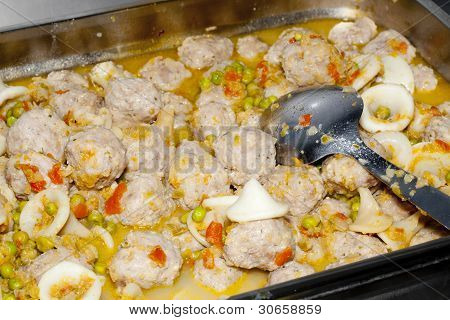 Seppie con piselli e carne