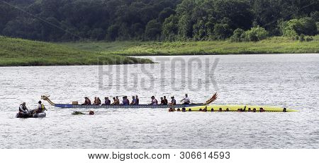 Arlington,texas - June 15,2019 - Dragon Boat Race At Lake Viridian. Showing One Of The Dragon Boats 