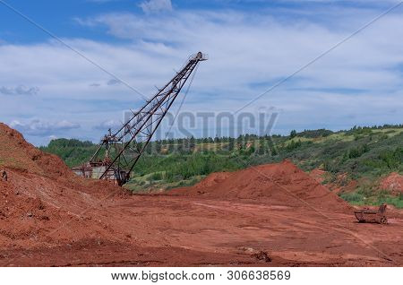 Giant Excavator Machinery Industry