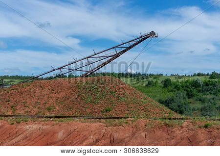 Giant Excavator Machinery Industry
