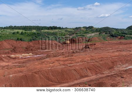 Giant Excavator Machinery Industry