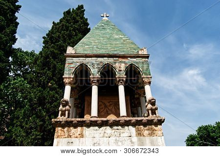 Medieval Ark Of Glossatory (tombe Dei Glossatori), Great Masters Of Law, Near Basilica Of San France