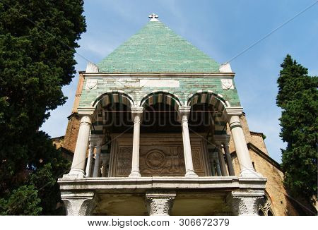 Medieval Ark Of Glossatory (tombe Dei Glossatori), Great Masters Of Law, Near Basilica Of San France