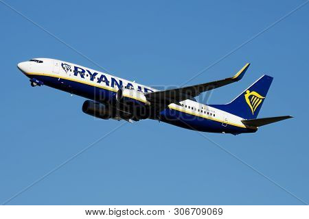 Ryanair Boeing 737-800 Ei-dlr Passenger Plane Departure At Madrid Barajas Airport