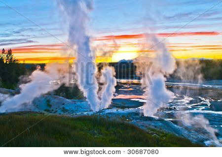 Norris Geyser Basin dopo il tramonto