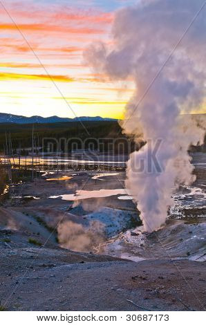 Norris Geyser Basin dopo il tramonto