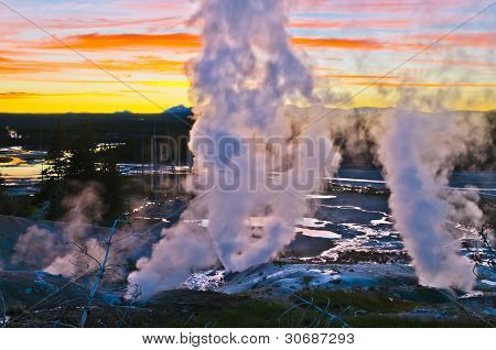 Norris Geyser Basin dopo il tramonto