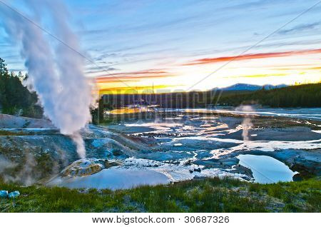 Norris Geyser Basin dopo il tramonto