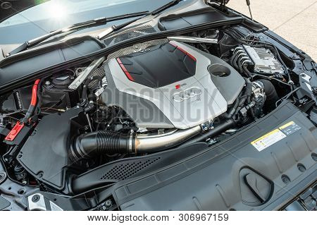 Audi Rs4 Engine