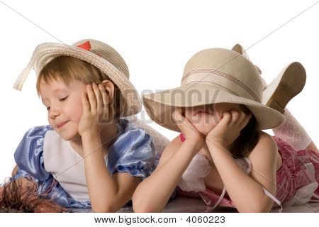 Deux petites filles se brouille