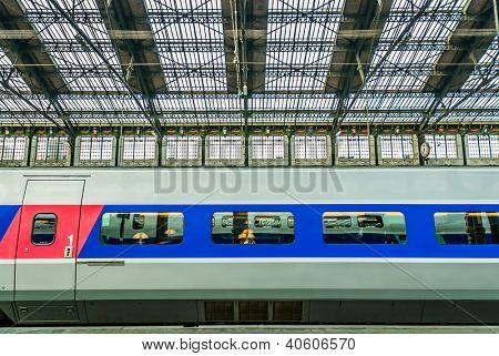 PARIS, Frankrig - 7 juli: TGV højhastigheds franske i gare de Lyon togstation på 7 juli 2006 i Pa