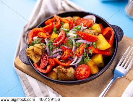 Pork Ojakhuri With Vegetables. Meat, Potatoes, Onions, Herbs, Peppers Cooked And Served In A Skillet