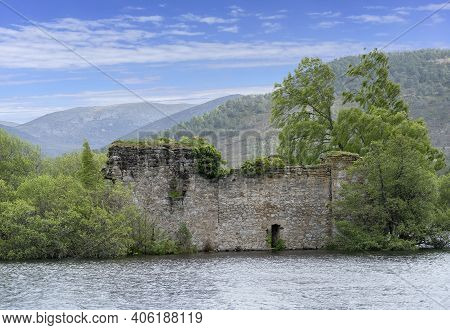 Aviemore , Scotland - May 23 , 2019 : Loch An Eilein Castle, Old Castle Of The Wolf Of Badenoch On A