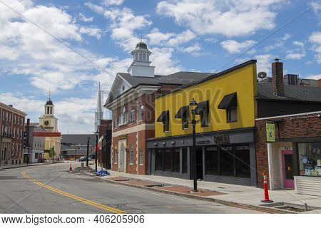 Beverly, Ma, Usa - Jun. 12, 2020: Historic Buildings On Cabot Street In Historic City Center Of Beve