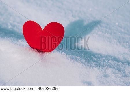 Lonely Valentine. Red Heart In Cold, Frosty Morning Snow. Valentines Day Greeting Card. A Symbol Of 