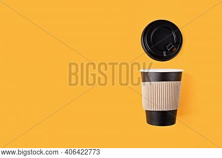 Disposable Paper Black Cup With Plastic Lid For Coffee To Go, Which Is Then Recyclable. Take Away Dr
