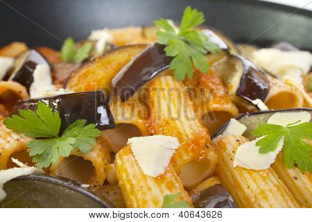 Rigatone Pasta Alla Norma italiensk mad