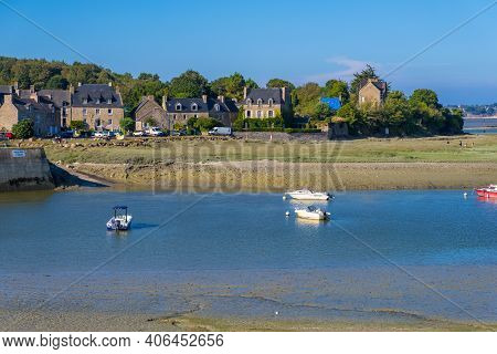 Saint-cast Le Guildo, France - August 25, 2019: The Harbor Of Guildo At Low Tide In The Coastal Rive