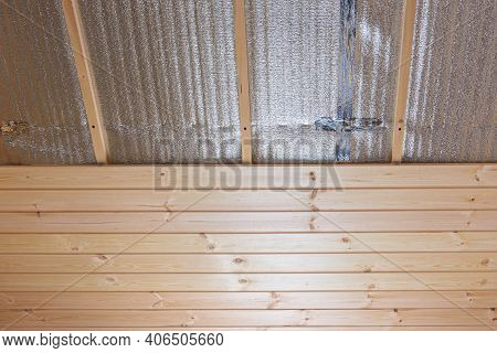 Decorating The Ceiling Of The Room With Clapboard, The Ceiling Is Insulated With Insulation