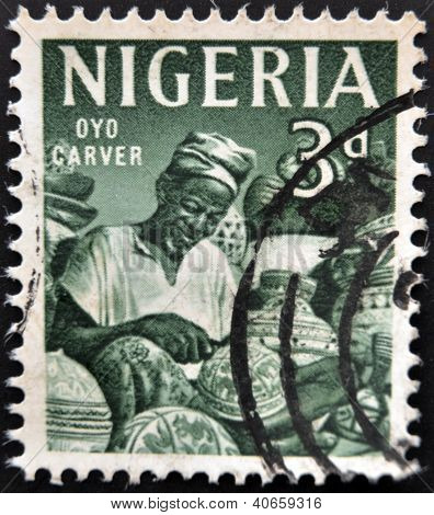 Nigéria - CIRCA 1961 : Un timbre imprimé au Nigéria montre Oyo carver circa 1961