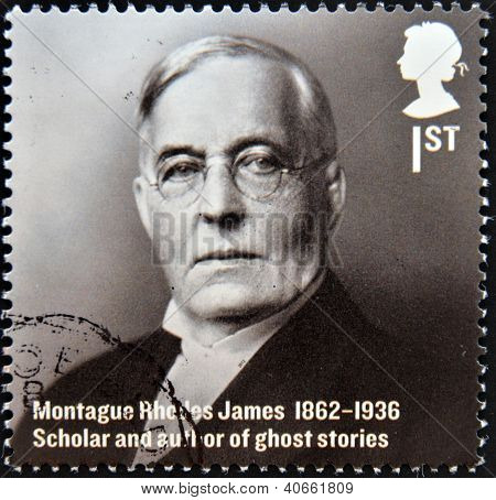 Een stempel gedrukt in Groot-Brittannië toont Montague Rhodes James Scholar en auteur van ghost stories
