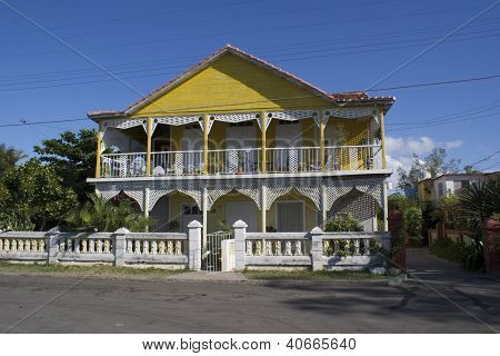 Casa amarela