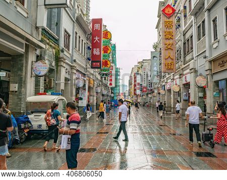 Guangzhou/china-26 Aug 2019:unacquainted People Walking On Shangxiajiu Walking Street At Guangzhou W