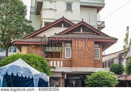 Bangkok/thailand-19 Jan 2020:old Building On Talat Noi.talat Noi Or Talad Noi Is A Historic Neighbou
