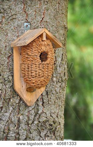 Motouzy Birdhouse