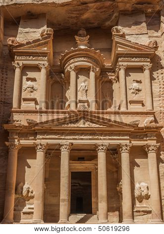 Al Khazneh or The Treasury in nabatean petra jordan middle east