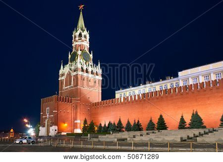 The Kremlin Guardians