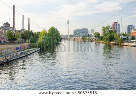 Spree river and Berlin skyline
