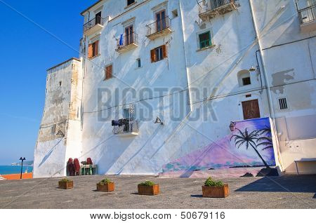 Alleyway. Rodi Garganico. Puglia. Italy.